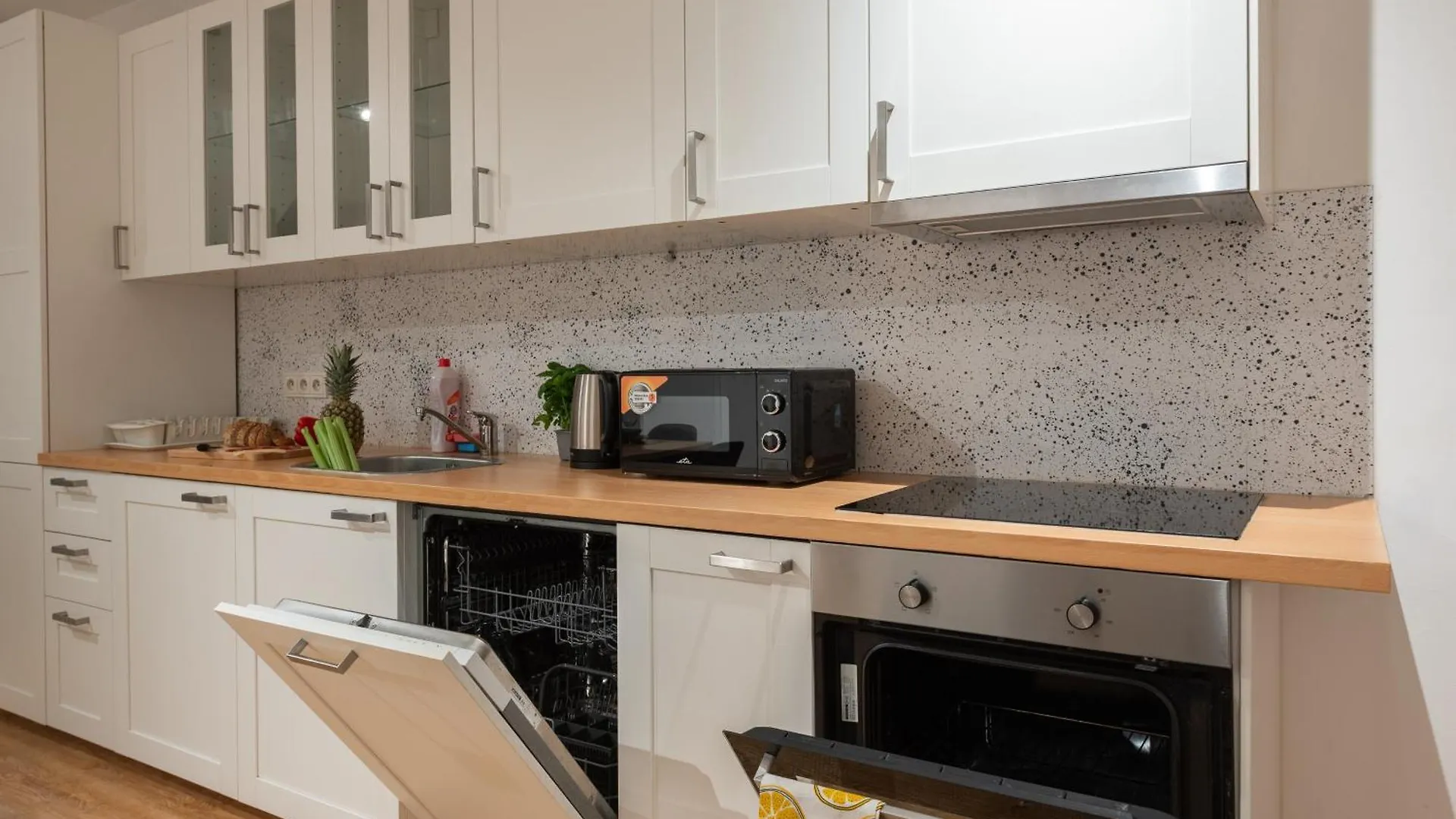 3-Room Apartment With Beautiful View Prag